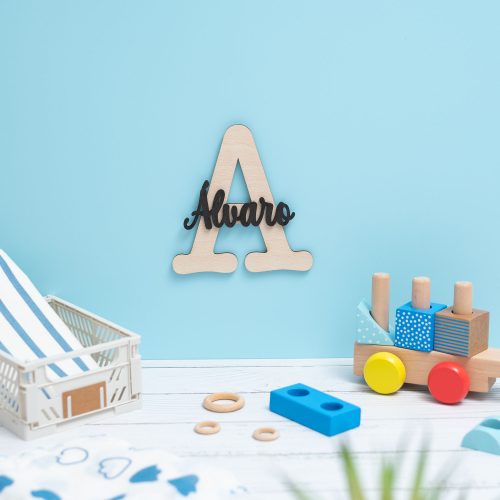 Inicial con Nombre Personalizado en Madera